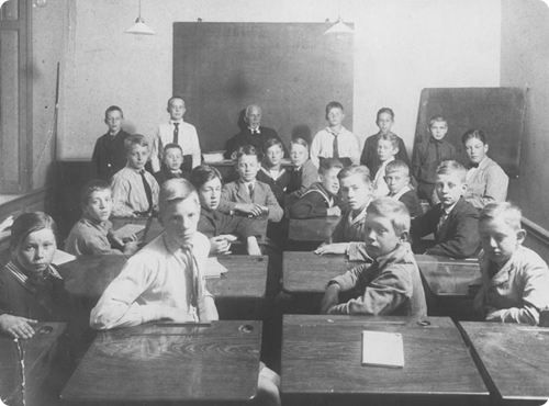 Lars Hofman-Bang at Carlsson Skola in Stockholm, third grade ca. 1920 LHB.CARLSSON.SKOLA.2.jpg