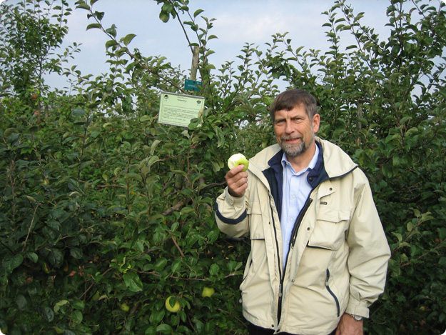 Peter Hofman-Bang with the Hofman-Bang Apple